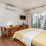 4 Bedroom Awesome Apartment In Selce