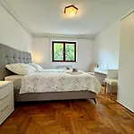 Room Tinna Cres