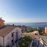 Schoene Wohnung In Crikvenica Mit Terrasse Und Gemeinschaftlichem Pool