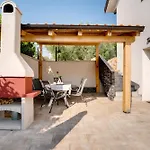 New Villa With Pool, 600 M From The Beach - By Traveler Tourist Agency Krk Id 2164