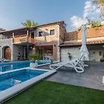 Luxury Villa With Pool, Large Garden In The Countryside - By Traveler Tourist Agency Krk- Id 2204