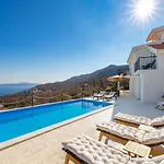 Villa Corichi With Swimming Pool