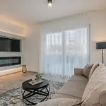 Villa Divina With Heated Pool