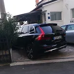 Secret Garden Apartment With Private Parking Space