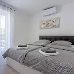 Apartments In Crikvenica 42446