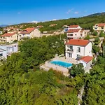 Holiday Home In Smrika 45290