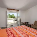 Gorgeous Apartment In Barbat With Outdoor Swimming Pool