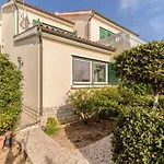 Beachside Serenity Apartments In Barbot