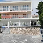 Apartments In Novi Vinodolski 39117