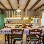 Villa Mavra With Private Pool