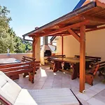 Awesome Apartment In Supetarska Draga