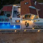 Villa Aurum With Sauna And Gym