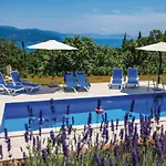 Charming Brsec Apartment With Shared Pool