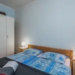 Beautiful Apartment In Pinezici With Wifi