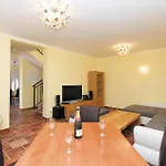 4 Bedroom Lovely Home In Supetarska Draga
