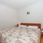 2 Bedroom Cozy Apartment In Grizane