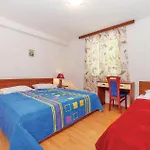 2 Bedroom Cozy Apartment In Grizane