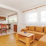 Amazing Apartment In Jadranovo With Wifi