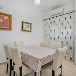 Lovely Apartment In Salatici With Kitchen