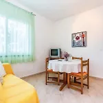 1 Bedroom Awesome Apartment In Supetarska Draga