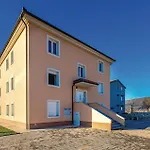 Nice Apartment In Calvle With Wifi