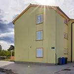 Beautiful Apartment In Cizici With Kitchen