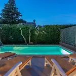 4 Bedroom Pet Friendly Home In Soline
