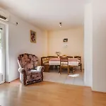 Gorgeous Apartment In Mali Losinj With Wifi