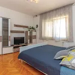 Lovely Apartment In Jadranovo With Wifi