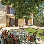 3 Bedroom Pet Friendly Apartment In Viskovo