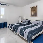 2 Bedroom Stunning Apartment In Banjol