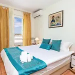 Cozy Home In Barbat With Kitchen