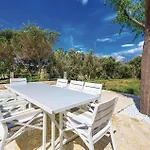 2 Bedroom Gorgeous Apartment In Barbat