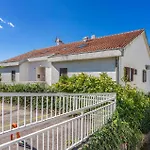 Beautiful Apartment In Njivice With Wifi