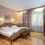 Three-Bedroom Holiday Home In Krk