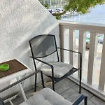 Apartment In Jadranovo With Sea View, Balcony, Air Conditioning, Wi-Fi