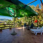 Lovely Home In Vele Mune With Kitchen