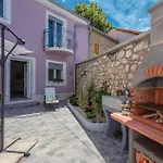 Beautiful Home In Grizane With Wifi