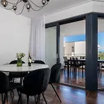 Hadrie Luxury Resort And Vilas Rova