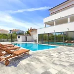Elegant Villa Chiara With Pool
