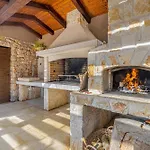 Holiday House Seascape I With Private Pool And Spacious Garden
