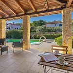 Holiday House Seascape I With Private Pool And Spacious Garden