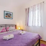 1 Bedroom Stunning Apartment In Bakarac