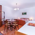 Amazing Home In Bakarac With Wifi