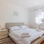 1 Bedroom Nice Apartment In Crikvenica