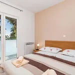 Stunning Apartment In Lovran With Kitchen
