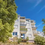 1 Bedroom Awesome Apartment In Selce