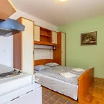2 Bedroom Awesome Apartment In Novi Vinodolski