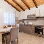 Beautiful Home In Mundanije With Jacuzzi