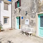 3 Bedroom Lovely Home In Nerezine